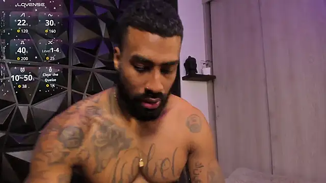 Snapshot of OstinDaniels chatting on 05.19.26 OstinDaniels online show from 05.19.26