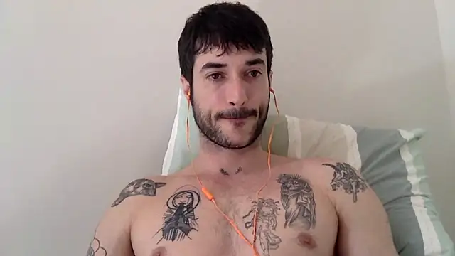 Snapshot of Fubinha chatting on 10.07.25 Fubinha online show from 10.07.25