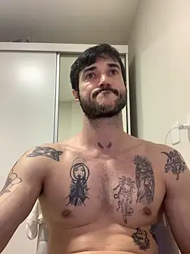 Snapshot of Fubinha chatting on 10.13.25 Fubinha online show from 10.13.25