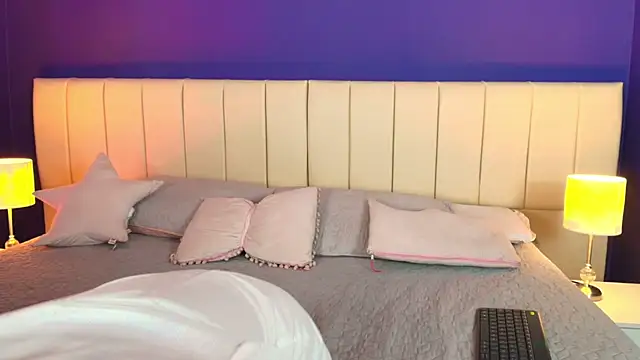 Shizuko  online show from 10.04.25