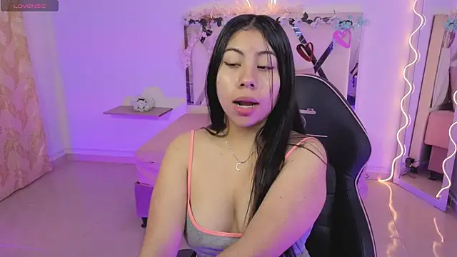 ZURY TAY online show from 10.08.25