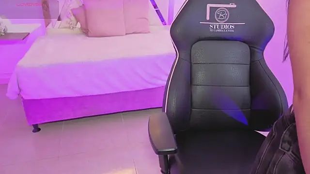 ZURY TAY online show from 10.25.25