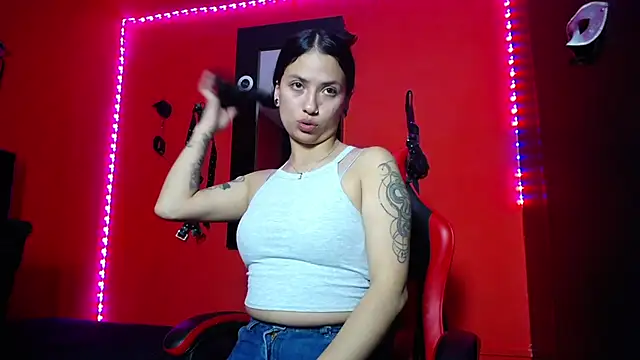 LaurynBennett  online show from 09.22.25