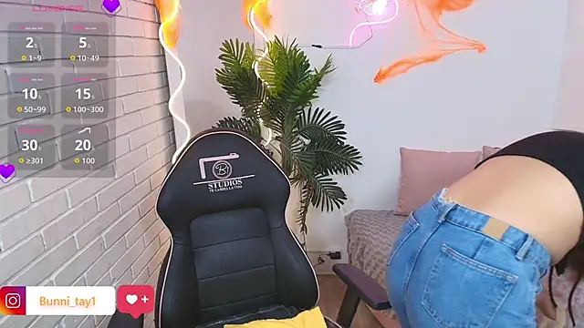 Bunni tay online show from 10.14.25