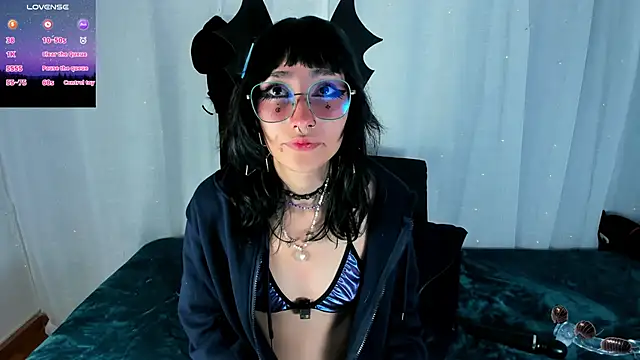 Snapshot of HoshiMiuu chatting on 09.27.25 HoshiMiuu online show from 09.27.25