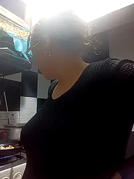 Snapshot of Lady_16 chatting on 02.21.26 Lady 16 online show from 02.21.26