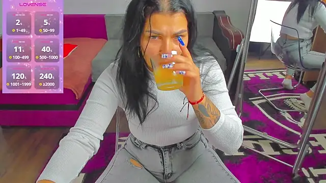 MiaKiittyy online show from 10.23.25