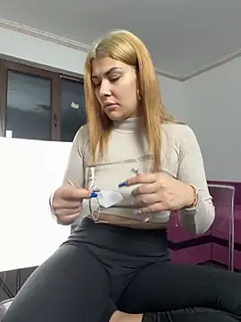 MiaKiittyy online show from 11.11.25