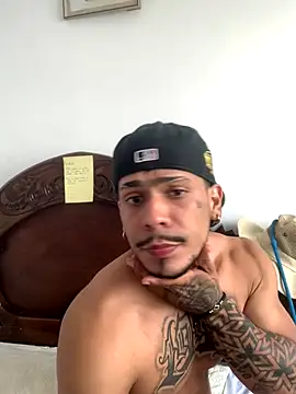 Snapshot of DeimonOficial chatting on 10.01.25 DeimonOficial online show from 10.01.25