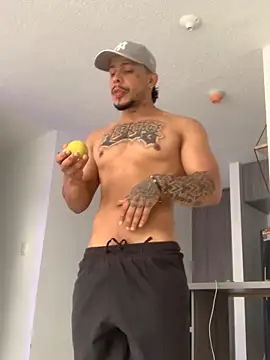 Snapshot of DeimonOficial chatting on 10.12.25 DeimonOficial online show from 10.12.25