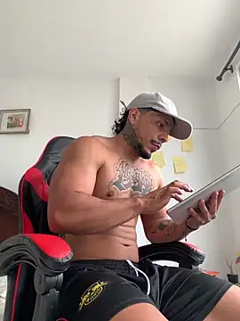 Snapshot of DeimonOficial chatting on 10.15.25 DeimonOficial online show from 10.15.25