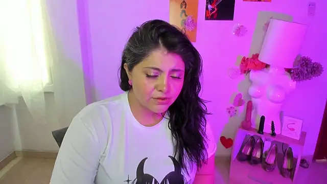 TifanyAmazinng online show from 04.10.26