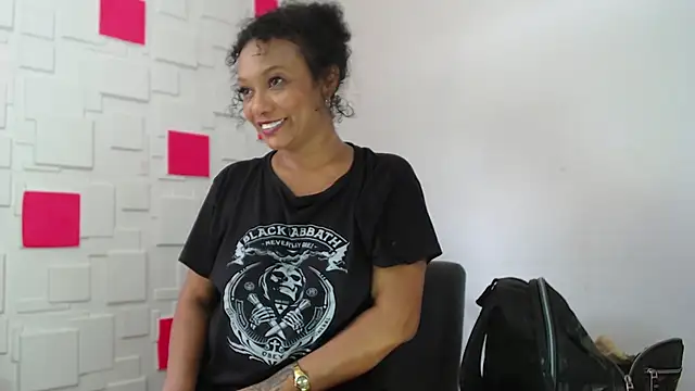 Queen Naomi online show from 09.10.25
