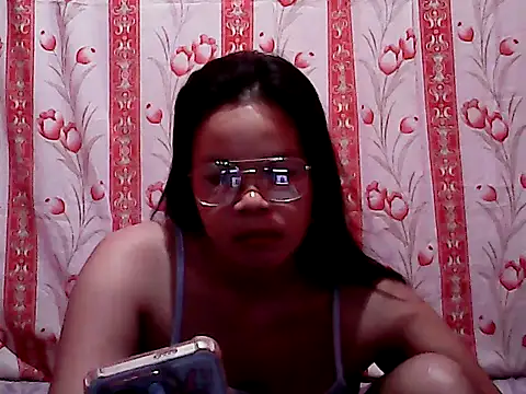 Snapshot of Sexylyka30 chatting on 10.31.25 Sexylyka30 online show from 10.31.25