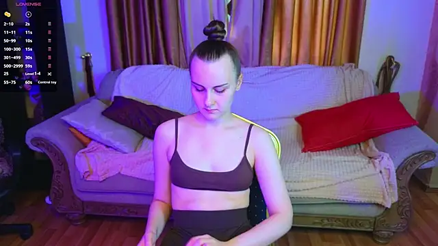 Snapshot of Kelly_Cartier chatting on 10.03.25 Kelly Cartier online show from 10.03.25