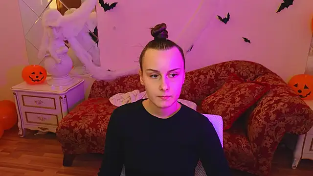 Snapshot of Kelly_Cartier chatting on 10.20.25 Kelly Cartier online show from 10.20.25