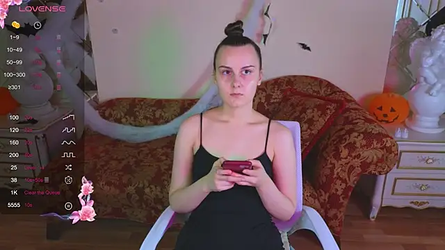 Snapshot of Kelly_Cartier chatting on 11.06.25 Kelly Cartier online show from 11.06.25