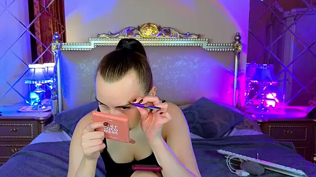 Kelly Cartier online show from 11.26.25