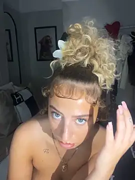 Snapshot of Aurorajadex chatting on 10.08.25 Aurorajadex online show from 10.08.25