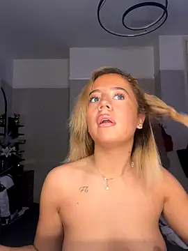 Snapshot of Aurorajadex chatting on 10.18.25 Aurorajadex online show from 10.18.25