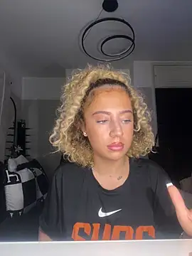 Snapshot of Aurorajadex chatting on 10.29.25 Aurorajadex online show from 10.29.25