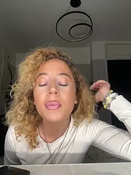 Snapshot of Aurorajadex chatting on 11.16.25 Aurorajadex online show from 11.16.25