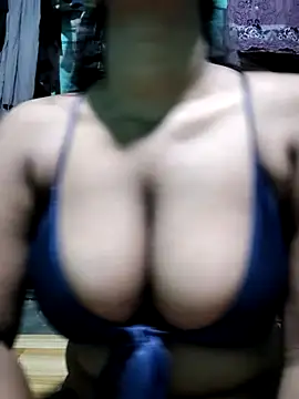 Snapshot of BerryOnFire chatting on 11.06.25 BerryOnFire online show from 11.06.25