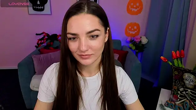 MyEllaLuvs online show from 10.31.25