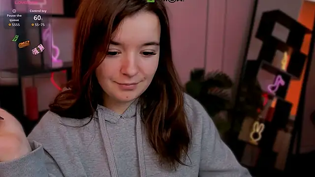 nika-still online show from 10.11.25