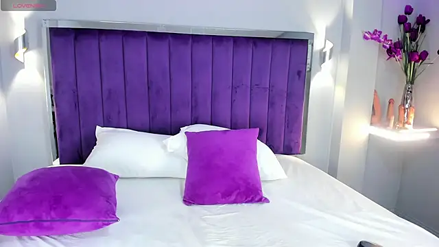 ElaraDusk online show from 10.25.25