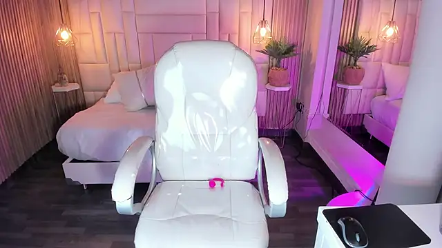 Snapshot of DulceGreem chatting on 10.20.25 DulceGreem online show from 10.20.25