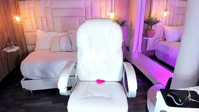 Snapshot of DulceGreem chatting on 10.21.25 DulceGreem online show from 10.21.25