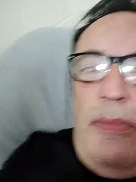 Snapshot of Txacas chatting on 10.22.25 Txacas online show from 10.22.25