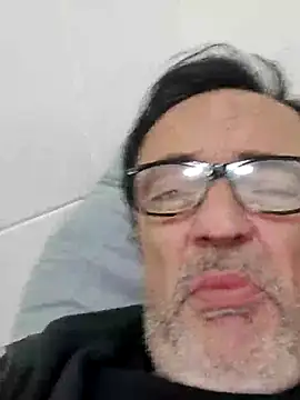 Snapshot of Txacas chatting on 11.01.25 Txacas online show from 11.01.25