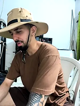 Snapshot of giannis090 chatting on 10.03.25 giannis090 online show from 10.03.25