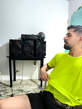 Snapshot of giannis090 chatting on 10.22.25 giannis090 online show from 10.22.25