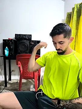 Snapshot of giannis090 chatting on 10.24.25 giannis090 online show from 10.24.25