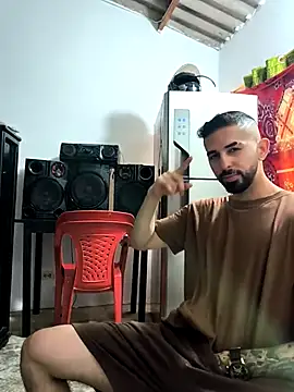 Snapshot of giannis090 chatting on 11.09.25 giannis090 online show from 11.09.25