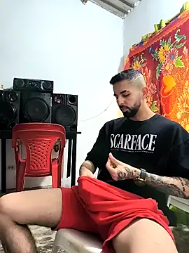 Snapshot of giannis090 chatting on 11.18.25 giannis090 online show from 11.18.25