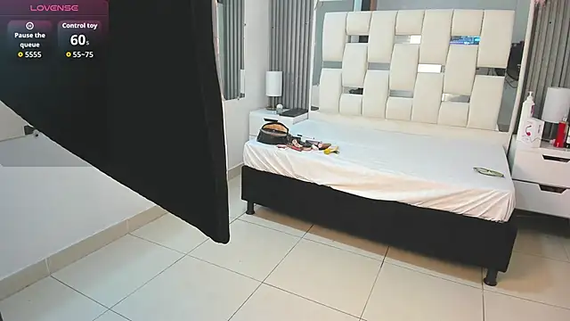 VanessaHard as online show from 11.18.25