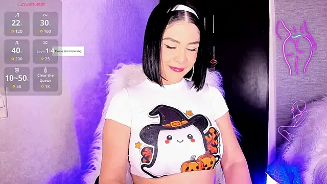 Snapshot of LolaRoberts_ chatting on 10.28.25 LolaRoberts online show from 10.28.25