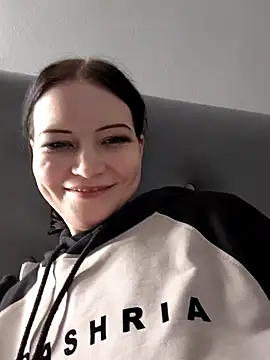 Snapshot of DragonFoxie chatting on 10.15.25 DragonFoxie online show from 10.15.25