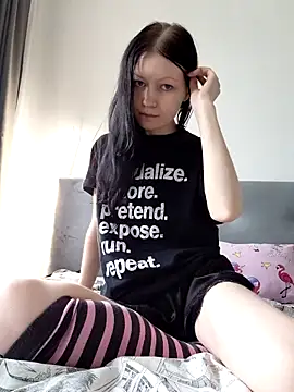 Snapshot of DragonFoxie chatting on 10.19.25 DragonFoxie online show from 10.19.25