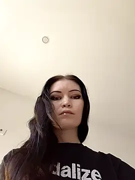 Snapshot of DragonFoxie chatting on 10.28.25 DragonFoxie online show from 10.28.25