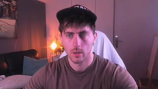 Snapshot of Oscar_Miller_ chatting on 09.28.25 Oscar Miller online show from 09.28.25