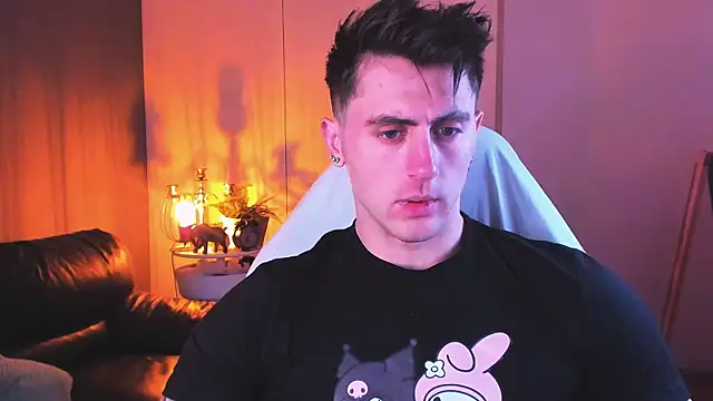 Snapshot of Oscar_Miller_ chatting on 10.06.25 Oscar Miller online show from 10.06.25