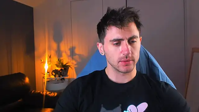 Snapshot of Oscar_Miller_ chatting on 10.20.25 Oscar Miller online show from 10.20.25