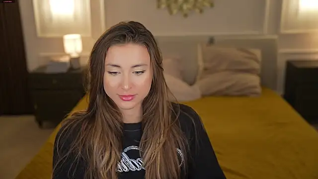 Snapshot of Luna_secretgirl chatting on 09.30.25 Luna secretgirl online show from 09.30.25