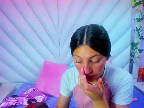  Luna Bennett online show from 11.19.25