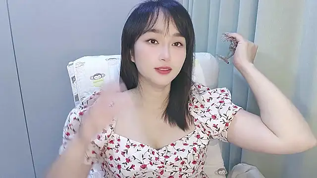 Snapshot of Honeysexy-1 chatting on 09.23.25 Honeysexy-1 online show from 09.23.25